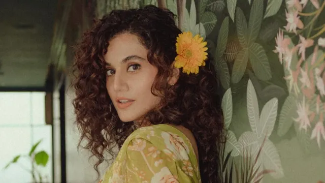 taapsee-pannu-urges-outsiders-to-learn-unity-from-star-kids-we-lack-what-they-have